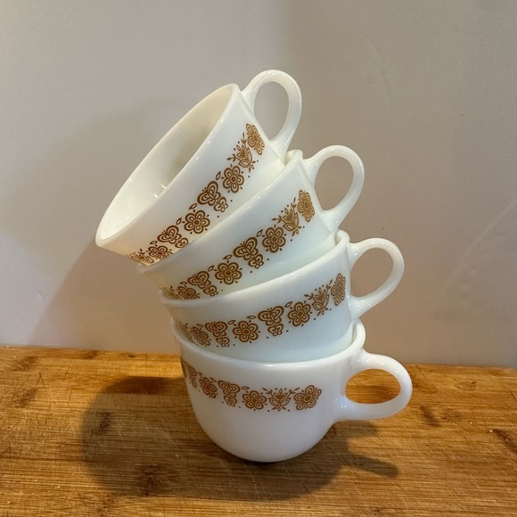 Vintage Pyrex Coffee Mugs – Set of 4 – Brown Floral Band – 1970s - Picture 3 of 4